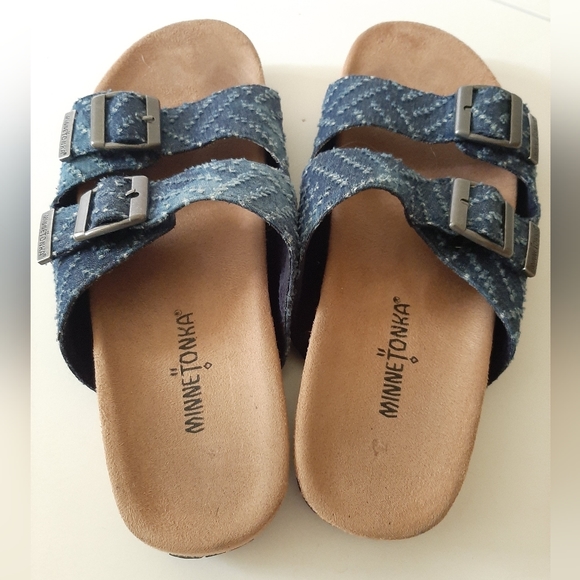 Minnetonka Denim Sandals. Size: 8 - Picture 4 of 7